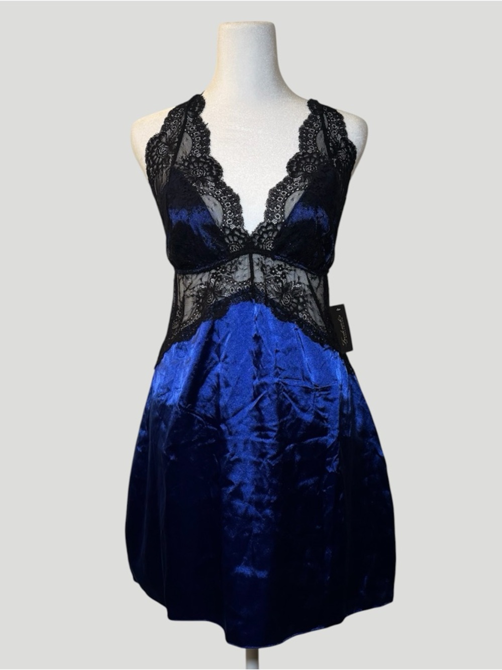 NWT Frederick’s of Hollywood Lace Satin Babydoll Lingerie Dress & Thong Set